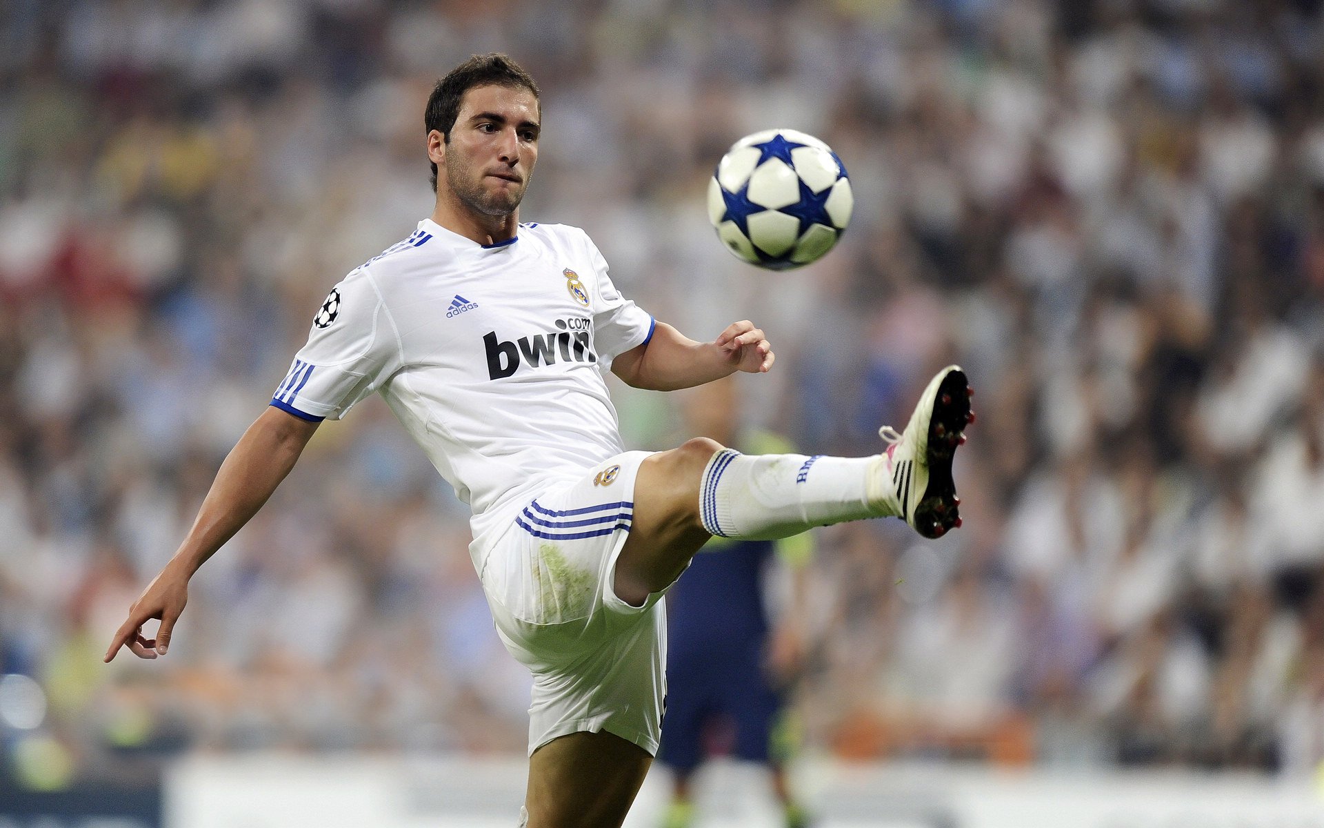 法甲争冠升级：巴黎圣日耳曼迎战强敌，夺冠前线动态，法甲巴黎圣日耳曼vs